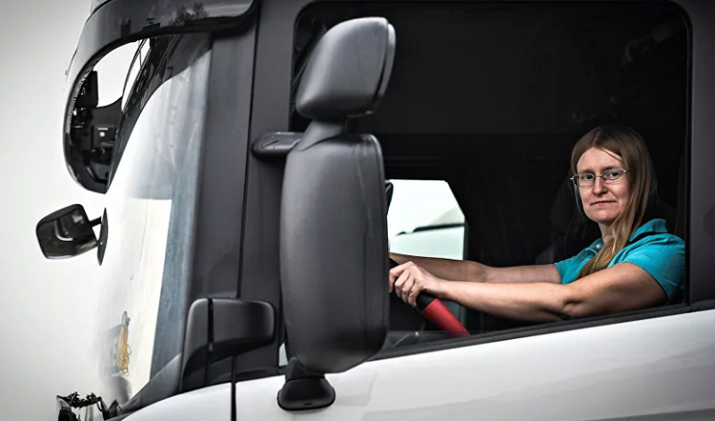 первая женщина-дальнобойщик